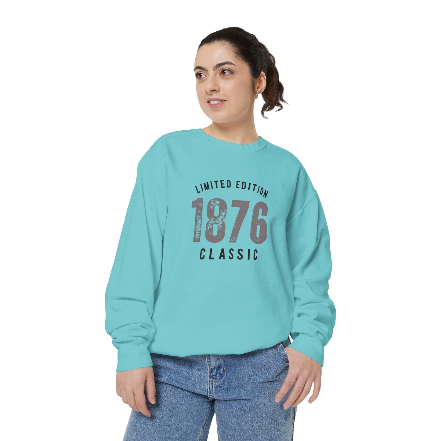 Limited Edition 1876 Classic Unisex College Crewneck Sweatshirt | Vintage College Retro Graphic Pullover